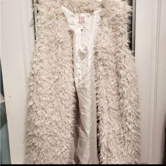 FAUX FUR VEST IVORY Barbiecore - Picture 8 of 9